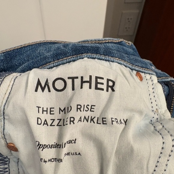 MOTHER the Mid-Rise Dazzler Ankle Fray Jeans in Opposites Attract Size 26 - Picture 11 of 13